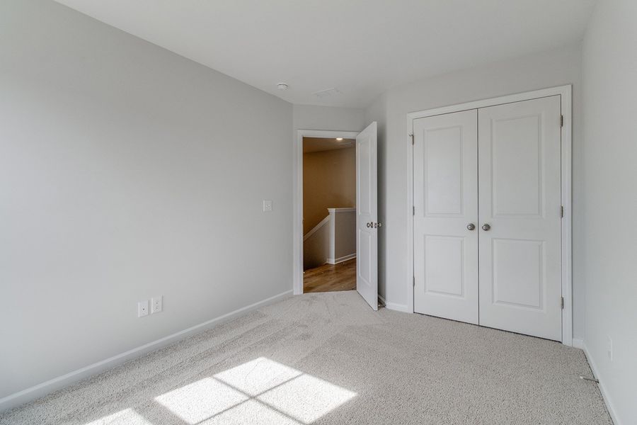 Spacious, unfurnished interior of a new home in Astoria, Columbia (Image 29).