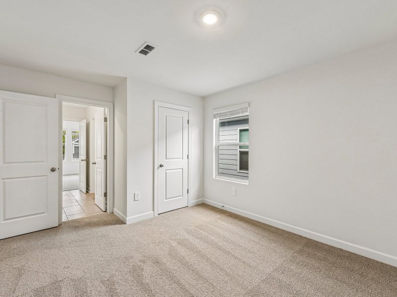Spacious, unfurnished interior of a new home in Nolen Farm, Gastonia (Image 18).