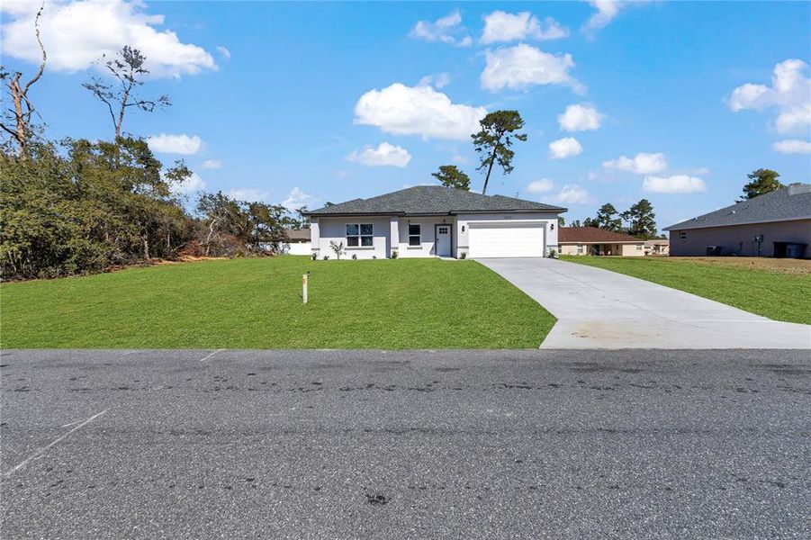 Exterior details and patio area of a home in , Ocala (Image 29).