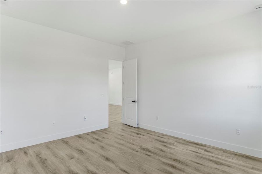 Spacious, unfurnished interior of a new home in , Ocala (Image 47).