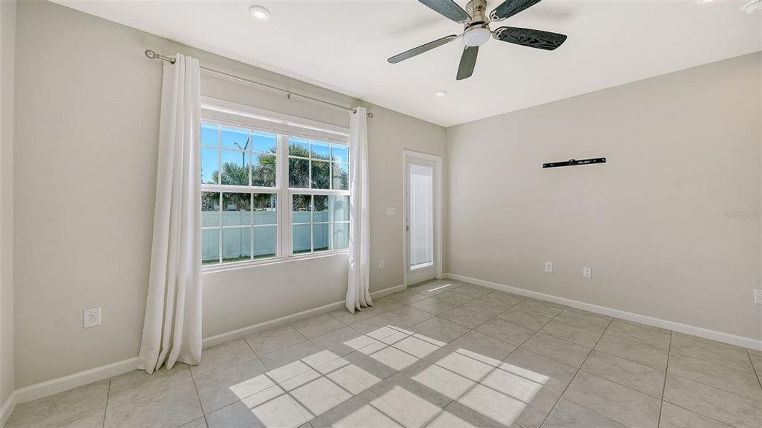 Spacious, unfurnished interior of a new home in , Bradenton (Image 30).