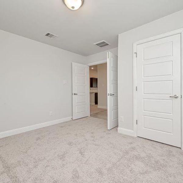 Spacious, unfurnished interior of a new home in Kiber Reserve, Angleton (Image 10).