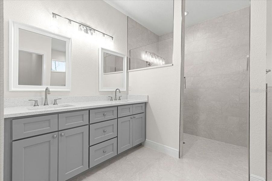 Furnished interior view inside a new home in , Dunnellon (Image 12).