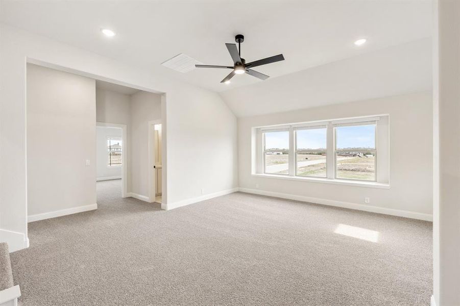 Spacious, unfurnished interior of a new home in Ridge Ranch, Mesquite (Image 38).