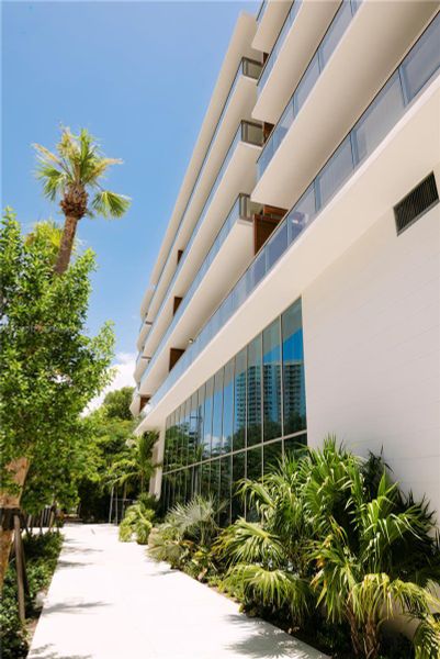 Condo located in Miami, FL showcasing its design and architecture (Image 29). Condo located in Miami, FL showcasing its design and architecture (Image 29).
