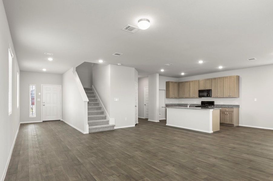 Spacious, unfurnished interior of a new home in Harvest Ridge, Elgin (Image 30).