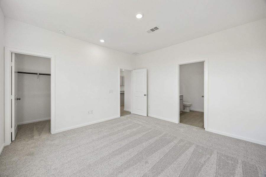 Spacious, unfurnished interior of a new home in Crosby Farms, Crosby (Image 25).