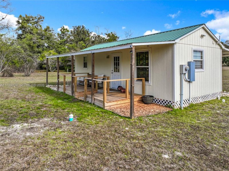 Exterior details and patio area of a home in , Gainesville (Image 30).