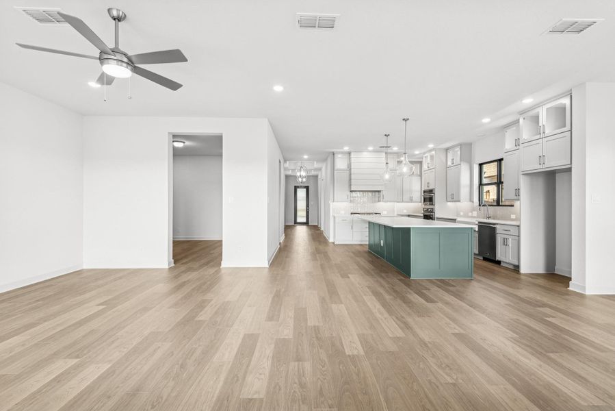 Spacious, unfurnished interior of a new home in ARTAVIA - Parkview Collection, Conroe (Image 40).