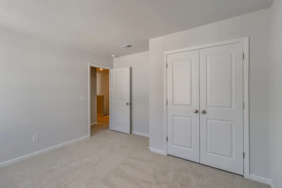 Spacious, unfurnished interior of a new home in Bluefield, Lexington (Image 30).