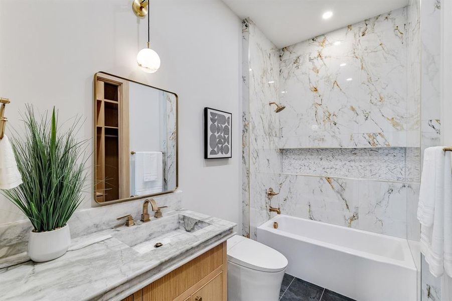 Furnished interior view inside a new home in , Dallas (Image 34).