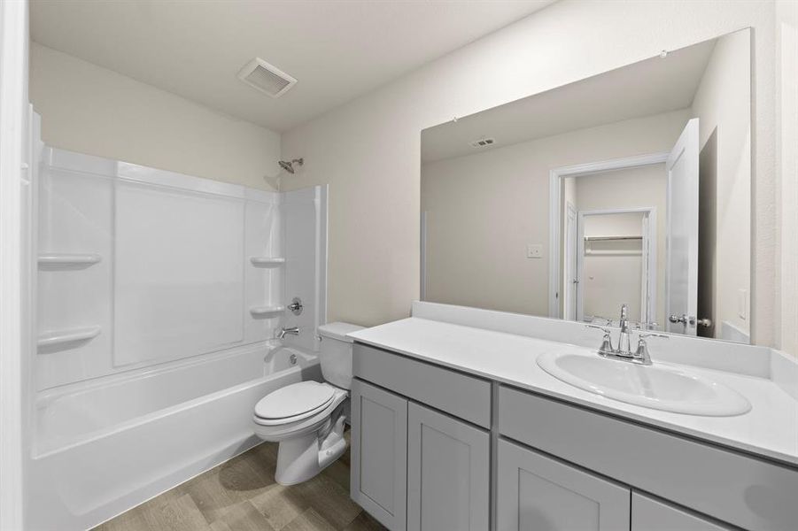 16. 936 S Holly - 2ND Bath