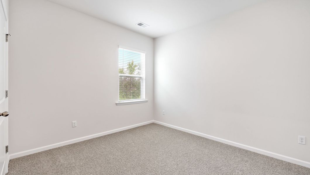 Spacious, unfurnished interior of a new home in Woodglen, Piedmont (Image 14).