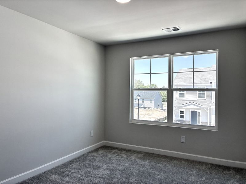 Spacious, unfurnished interior of a new home in Holly Ridge, Greenville (Image 12).