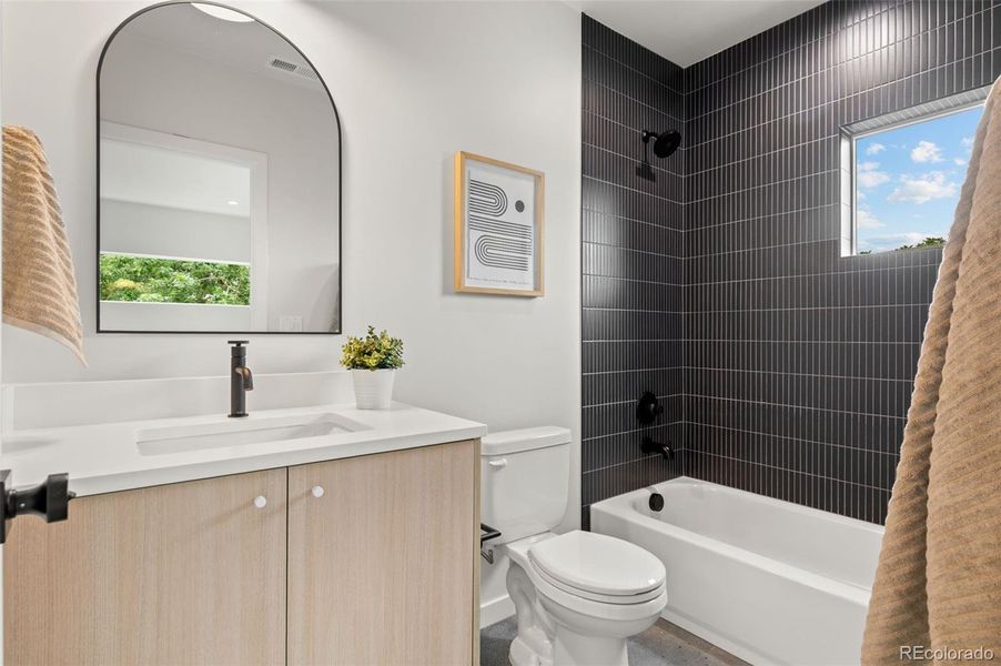 2nd floor full ensuite bathroom