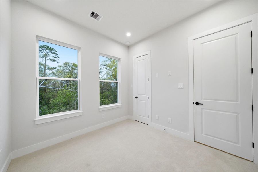 Spacious, unfurnished interior of a new home in , Houston (Image 32).