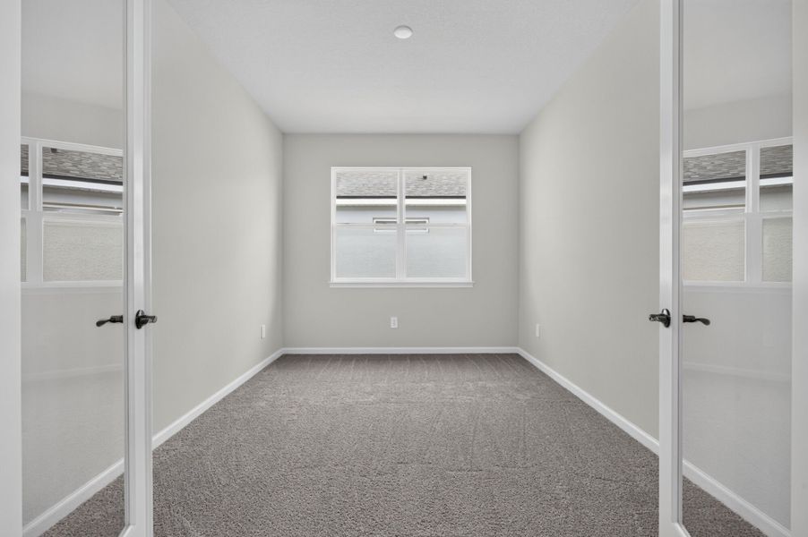 Spacious, unfurnished interior of a new home in Pasadena Ridge Master, Dade City (Image 13).