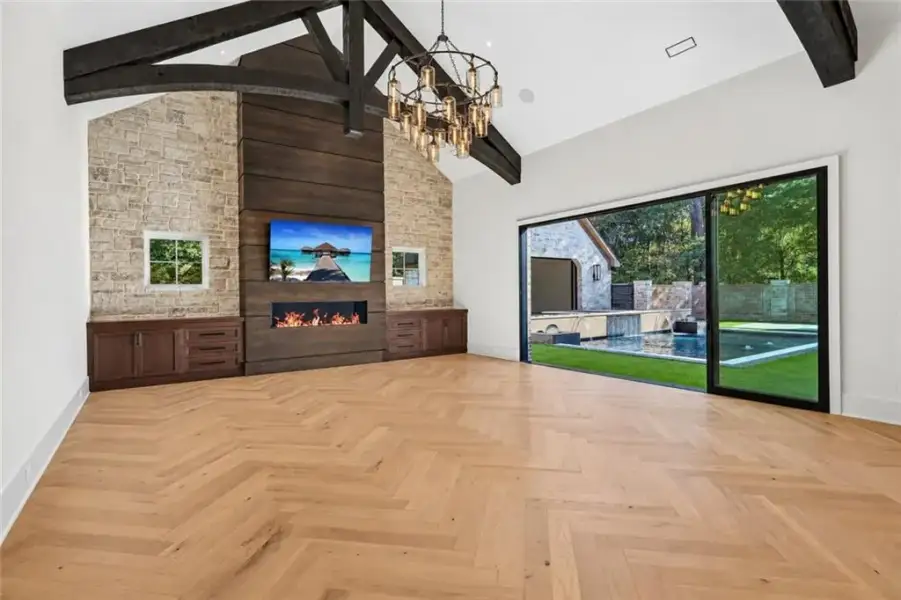 Spacious, unfurnished interior of a new home in , Alpharetta (Image 28).