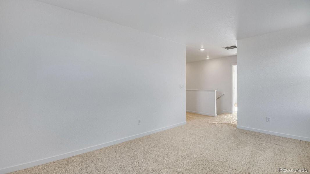 Spacious, unfurnished interior of a new home in Settlers Crossing, Commerce City (Image 22).