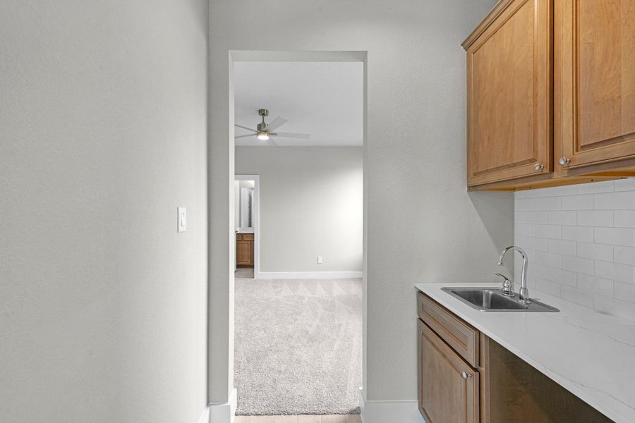 Furnished interior view inside a new home in Briarwood Crossing, Rosenberg (Image 8).