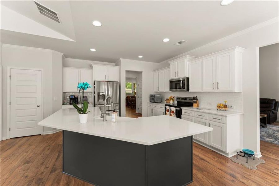 Furnished interior view inside a new home in , Dawsonville (Image 49).