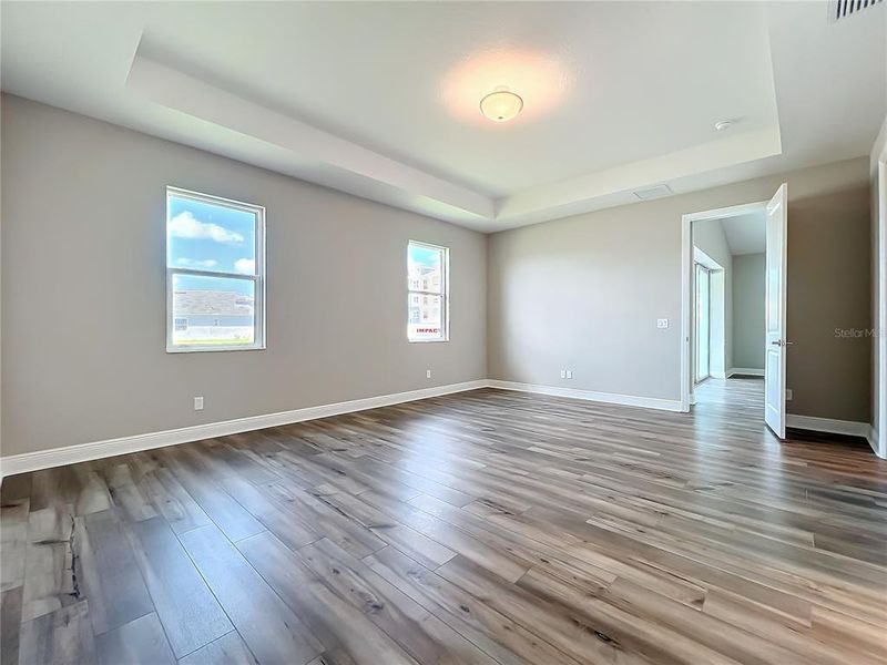 Spacious, unfurnished interior of a new home in Watercolor Place, Bradenton (Image 45).