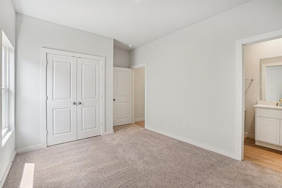 Spacious, unfurnished interior of a new home in Lone Oak, Alvarado (Image 17).