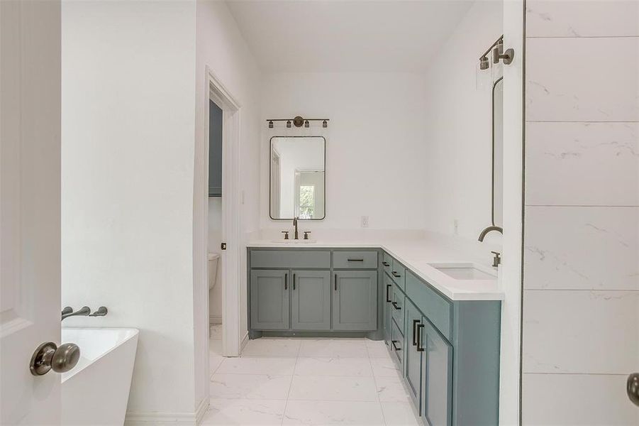 Furnished interior view inside a new home in , Granbury (Image 9).