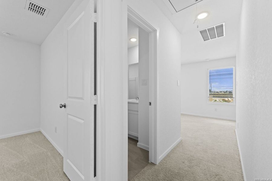 Spacious, unfurnished interior of a new home in Higdon Crossing, San Antonio (Image 36). Spacious, unfurnished interior of a new home in Higdon Crossing, San Antonio (Image 36).