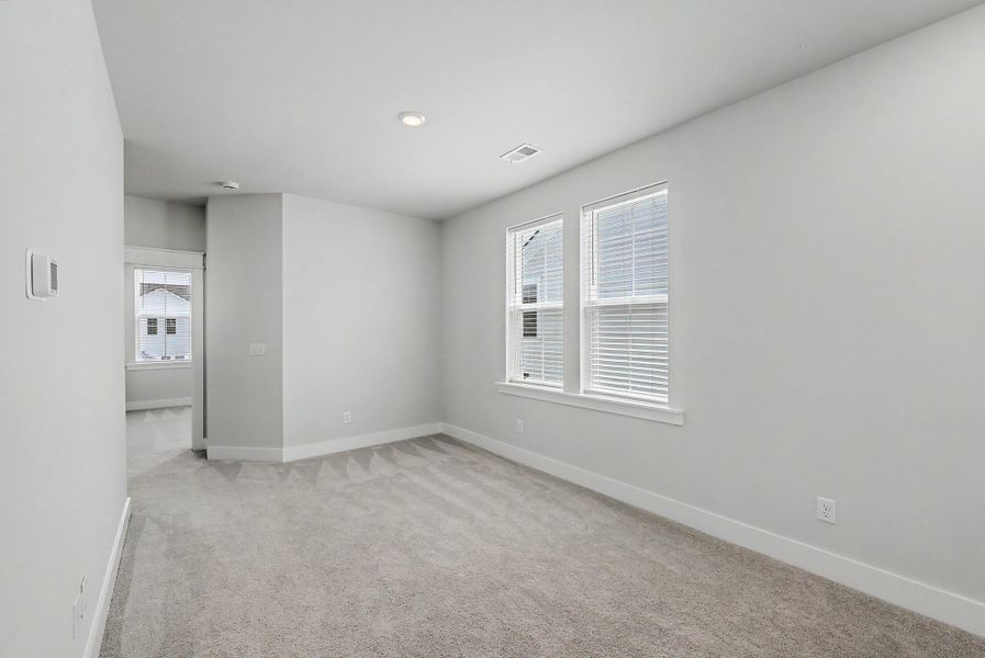Spacious, unfurnished interior of a new home in Carnes Crossroads, Summerville (Image 23).
