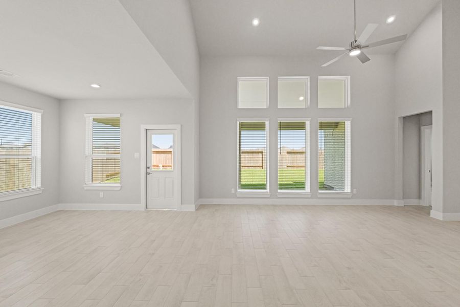 Spacious, unfurnished interior of a new home in Briarwood Crossing, Rosenberg (Image 24).