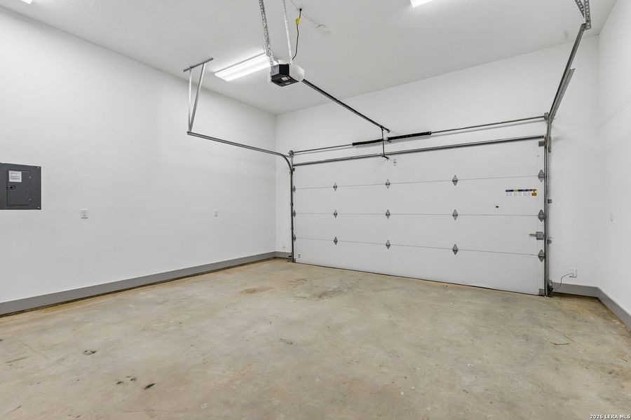 Spacious, unfurnished interior of a new home in , San Antonio (Image 31).