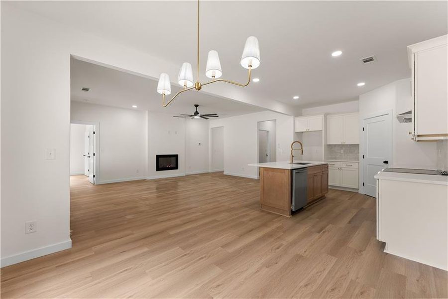 Spacious, unfurnished interior of a new home in , Gainesville (Image 34).