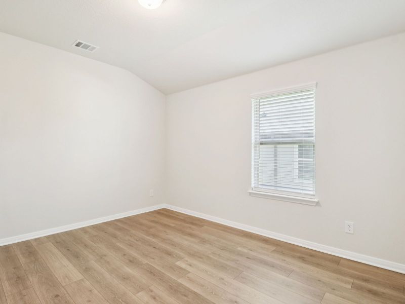 Spacious, unfurnished interior of a new home in Fox Falls, Boerne (Image 17).