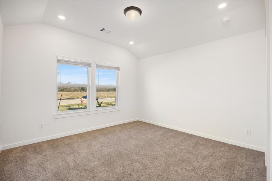 Spacious, unfurnished interior of a new home in Ashland, Angleton (Image 23).