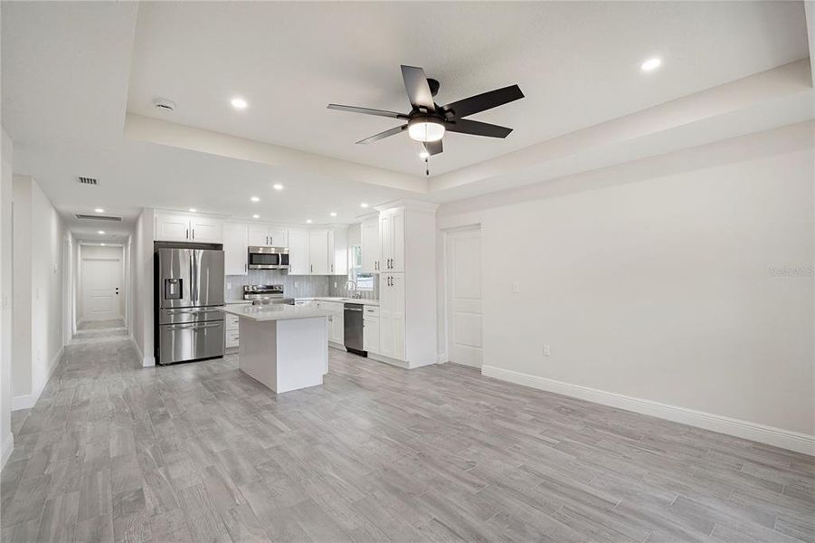 Spacious, unfurnished interior of a new home in , Palmetto (Image 17).