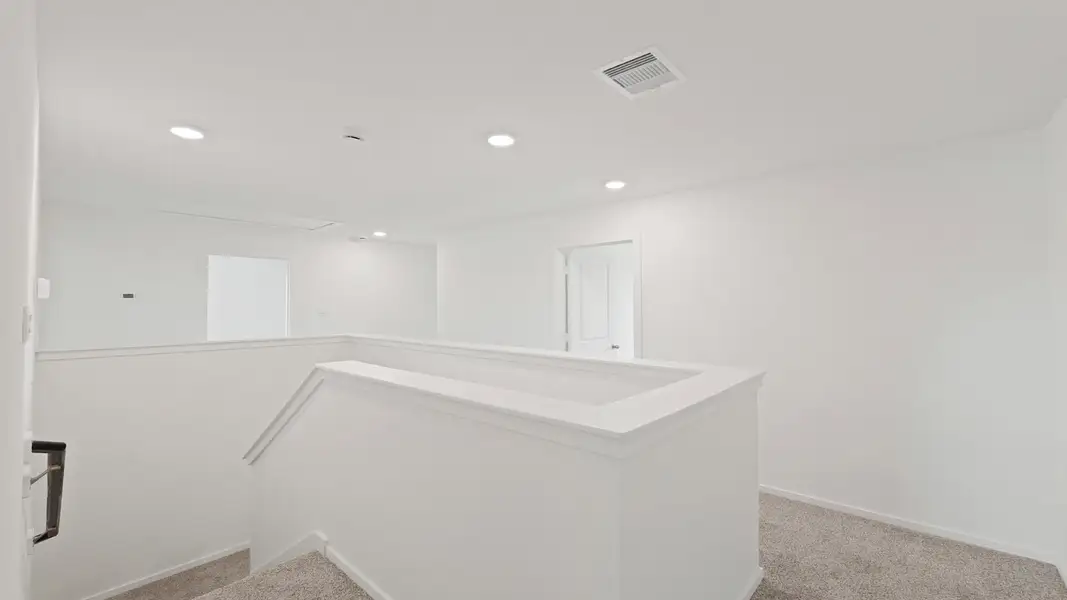 Representative unfurnished interior of a home built from the Franklin by D.R. Horton in Lake Conroe Cove, Willis (Image 30).