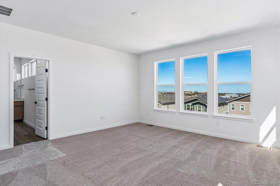 Spacious, unfurnished interior of a new home in The Summit at Meridian, Englewood (Image 14). Spacious, unfurnished interior of a new home in The Summit at Meridian, Englewood (Image 14).