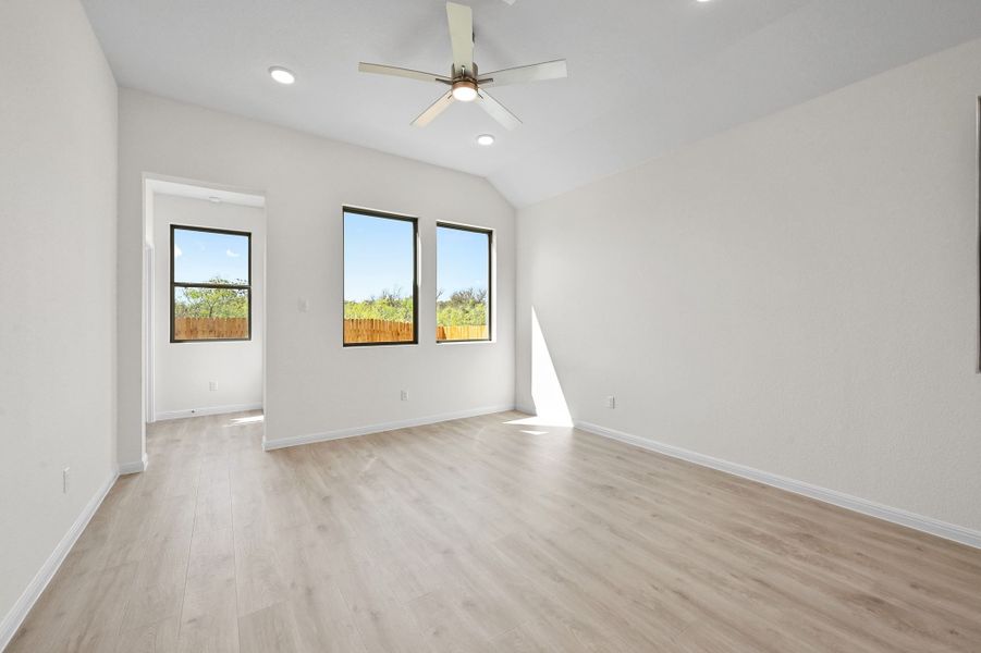 Spacious, unfurnished interior of a new home in Trinity Ranch, Elgin (Image 16).