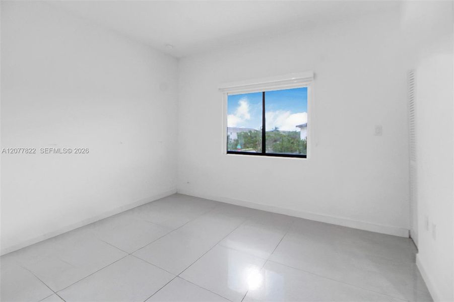 Spacious, unfurnished interior of a new home in , Florida City (Image 27).