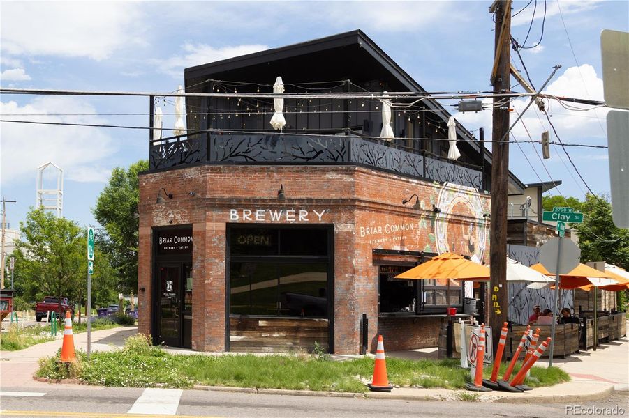Just a few blocks to the neighborhood brewery! Just a few blocks to the neighborhood brewery!