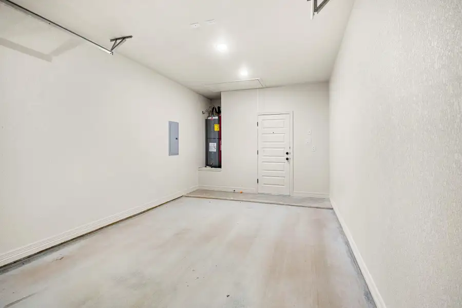 Spacious, unfurnished interior of a new home in , Killeen (Image 20).
