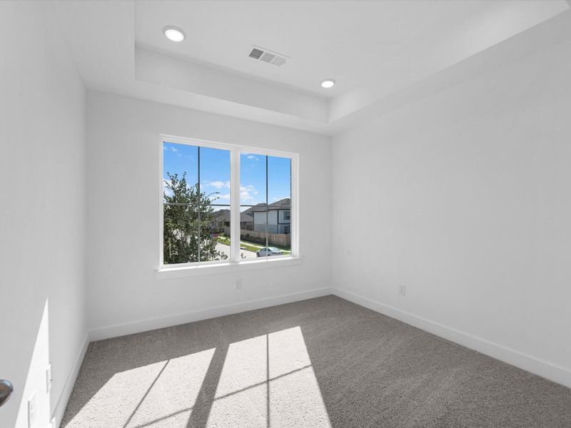 Spacious, unfurnished interior of a new home in Sienna - 45', Missouri City (Image 9).