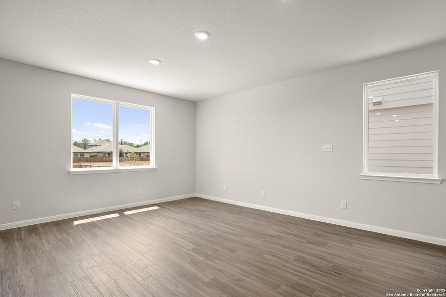 Spacious, unfurnished interior of a new home in Abbott Place, St. Hedwig (Image 11).