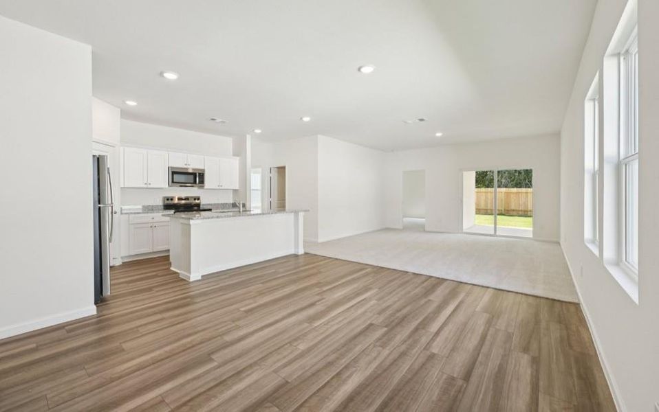 Spacious, unfurnished interior of a new home in Castlewood South, Taylor (Image 6).