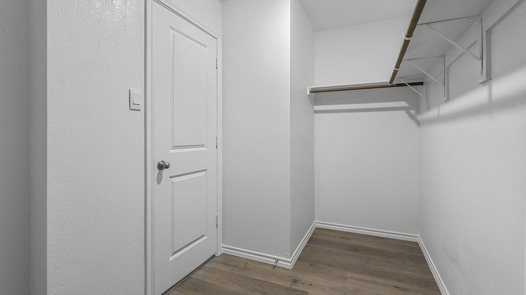 Spacious, unfurnished interior of a new home in Stonewyck Farms, Ennis (Image 19).