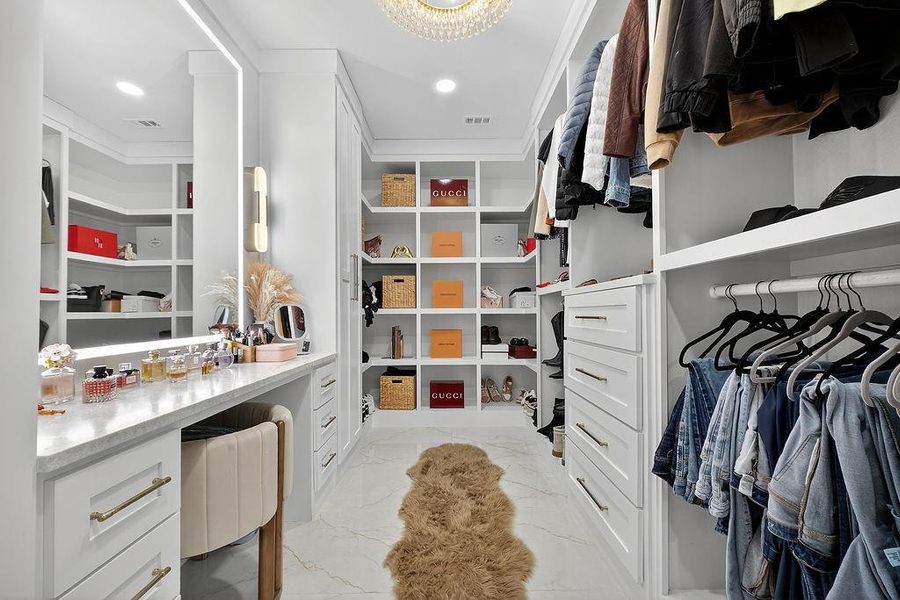 Furnished interior view inside a new home in , Dallas (Image 33). Furnished interior view inside a new home in , Dallas (Image 33).