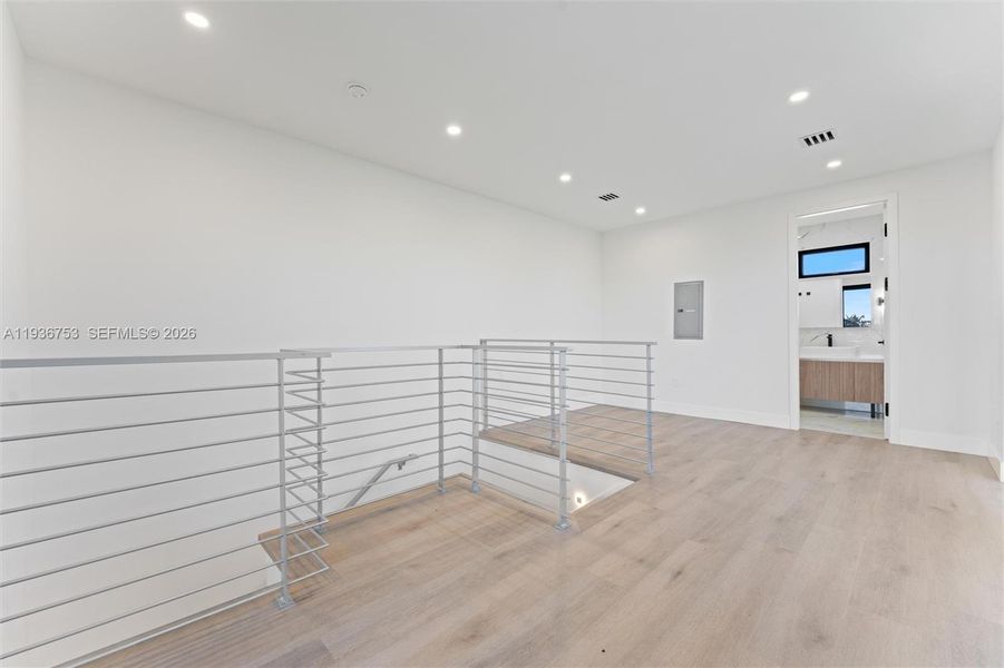 Spacious, unfurnished interior of a new home in , Fort Lauderdale (Image 20).