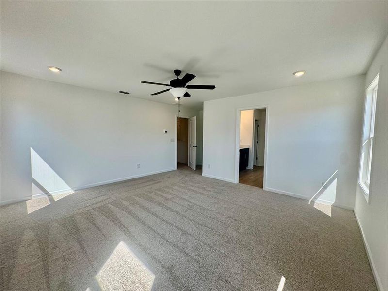Spacious, unfurnished interior of a new home in Eastlyn Crossing, Flowery Branch (Image 27).