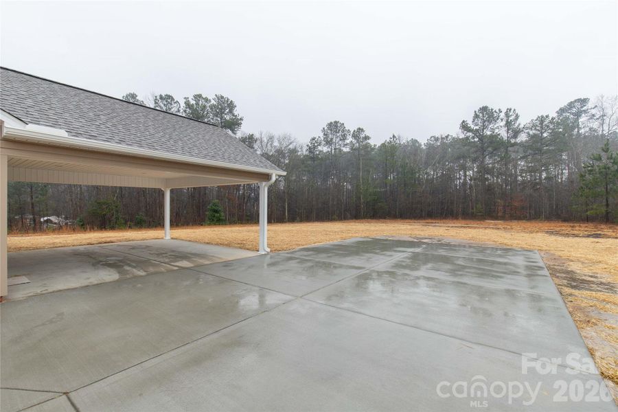 Exterior details and patio area of a home in , Kershaw (Image 15).